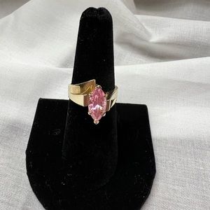 10k gold ring with beautiful pink stone
